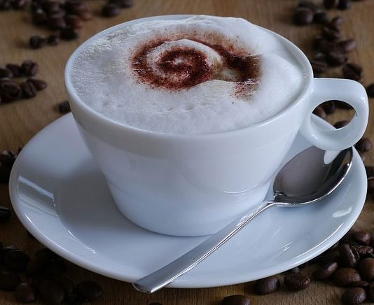 Kaffeesatz lesen ist out – der Milchschaum verrät das wahre Ich
