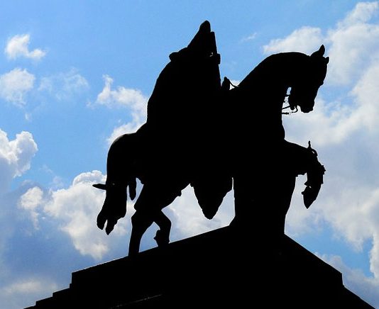 … mehr von Kaiserinnen und Kaffee