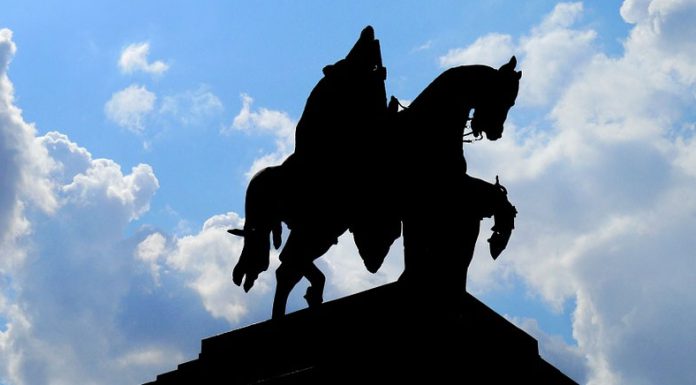 … mehr von Kaiserinnen und Kaffee