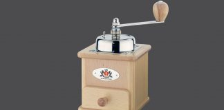 Zassenhaus – hier wird noch mit der Hand gemahlen