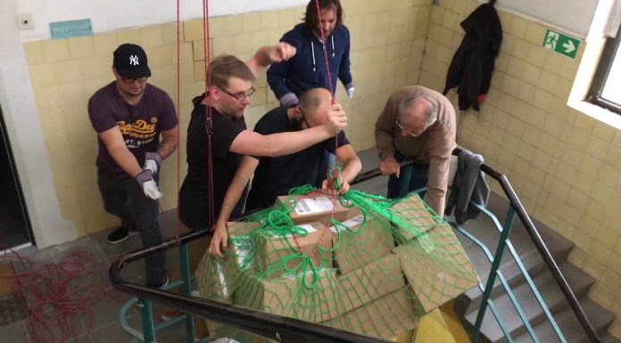 Kein Fahrstuhl – Wir versenden trotzdem! Kein Fahrstuhl – Wir versenden trotzdem!